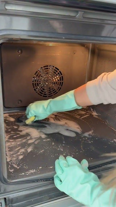 Limpiar un Horno Muy Sucio: El Método Más Fácil y Efectivo image