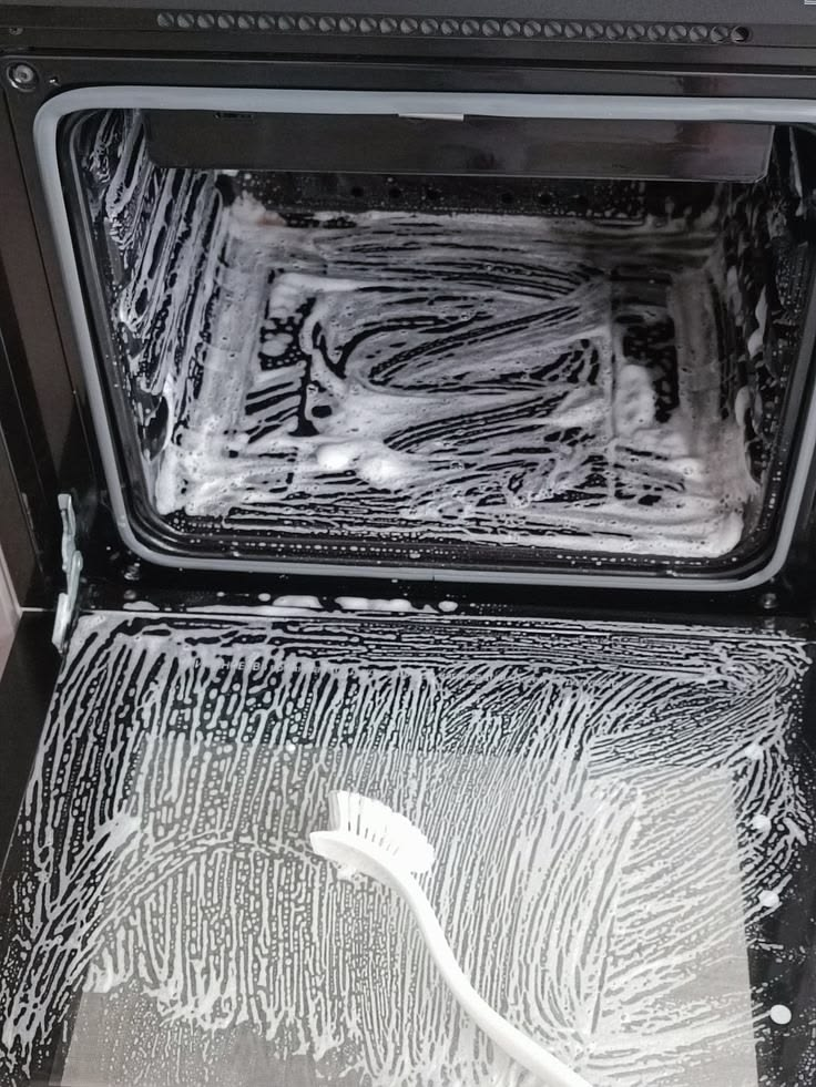 Limpiar un Horno Muy Sucio: El Método Más Fácil y Efectivo image