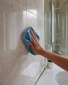 Limpieza de azulejos del baño: trucos para dejarlos impecables image